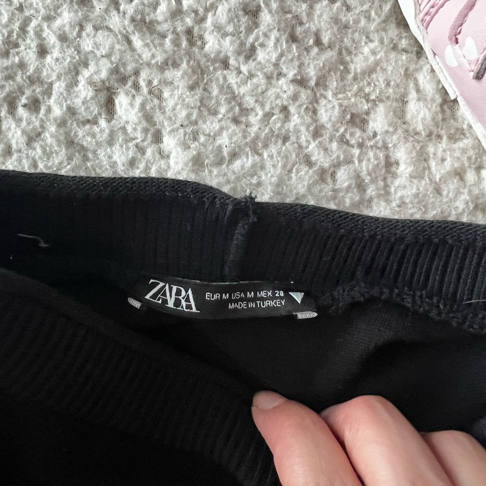 Zara Black Short Sleeve Tee - Picture 2 of 2